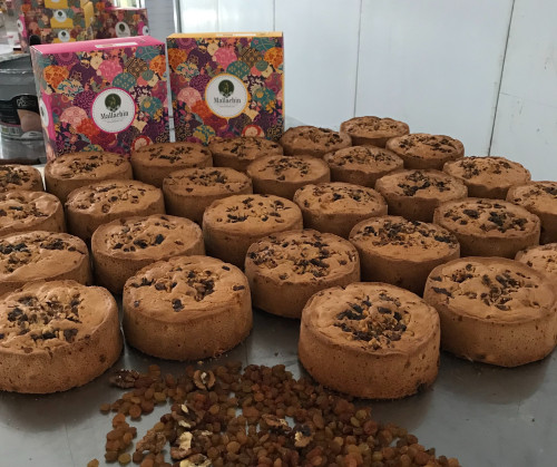 Raisin and walnut cake