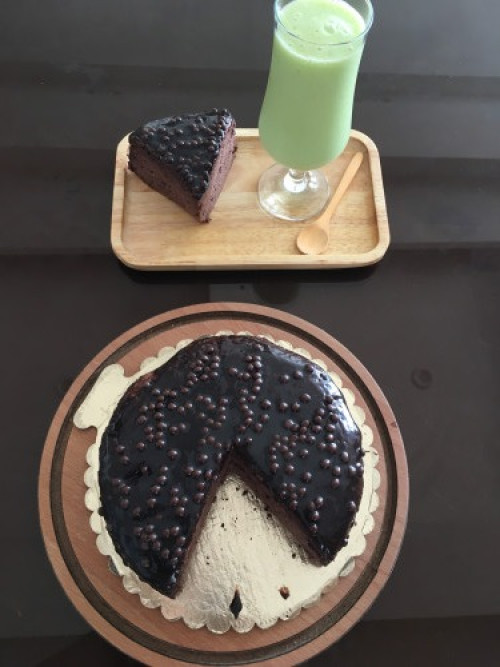 Chocolate cake with ganache coating