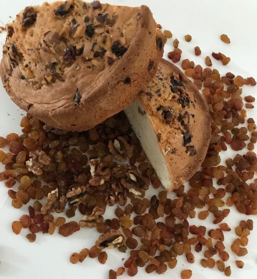 Raisin and walnut cake